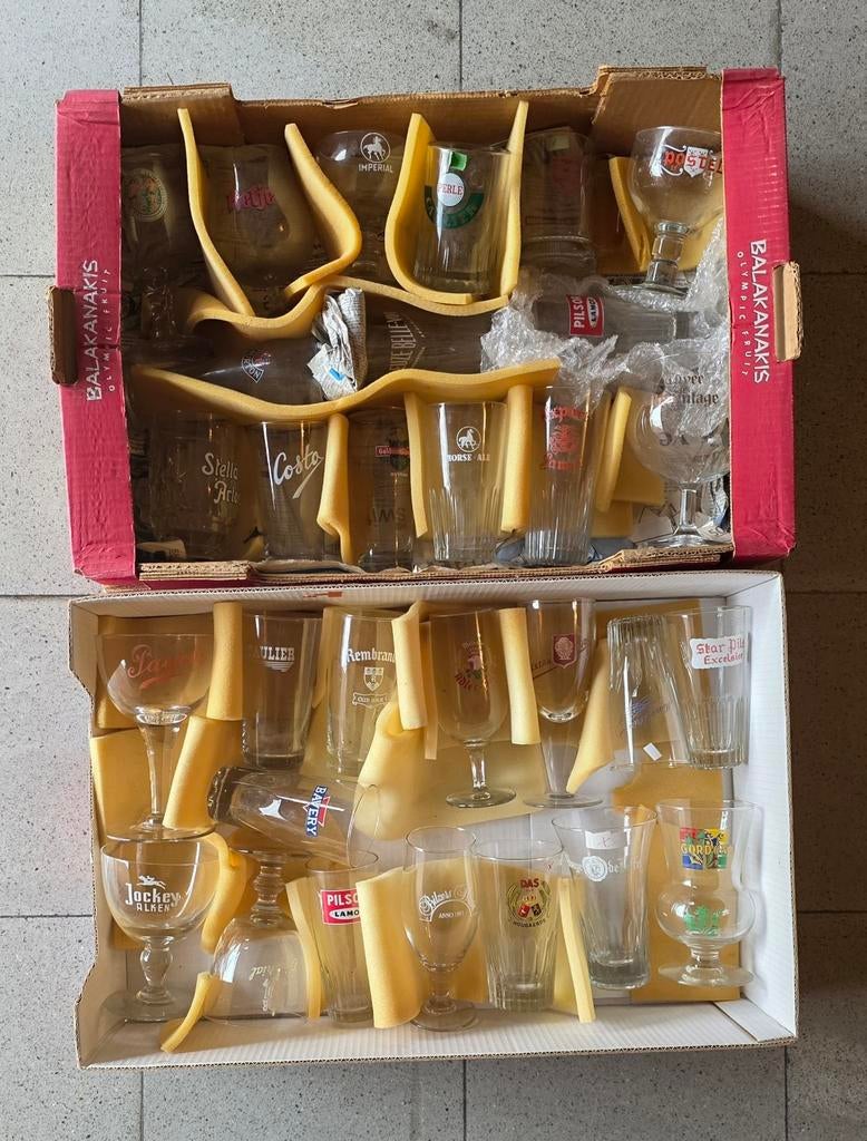 Twee dozen met 30 oude bierglazen, Ophalen, Zo goed als nieuw, Glas of Glazen