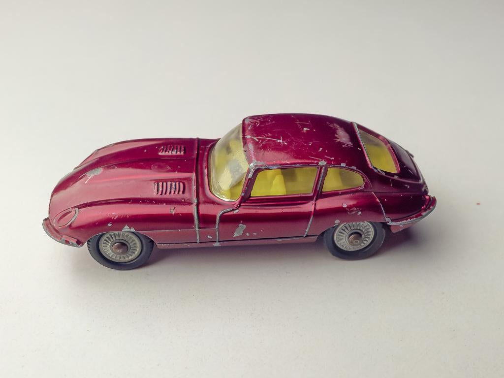 Jaguar E Type 2+2 des années 1960 | Modèles Husky 1:64, Hobby & Loisirs créatifs, Enlèvement ou Envoi, Utilisé, Voiture