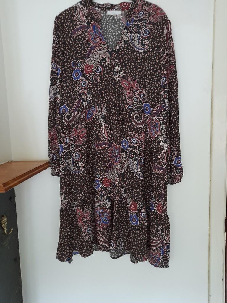 Robe neuve T48. Signé Nature. Légère et facile d'entretien., Enlèvement ou Envoi, Neuf, Robe