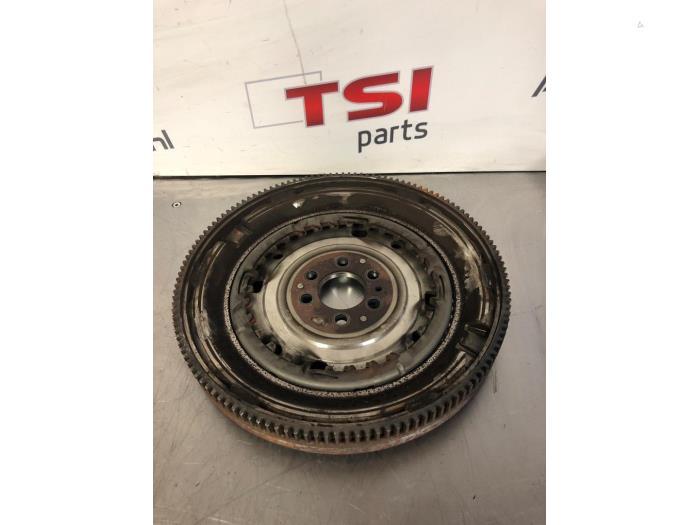 Volant moteur d'un Volkswagen Touran, Volkswagen, -, 3 mois de garantie, Utilisé