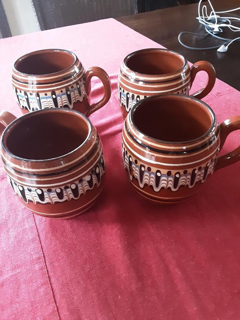 4 bekers Bulgaars keramiek, Antiek en Kunst, Ophalen of Verzenden