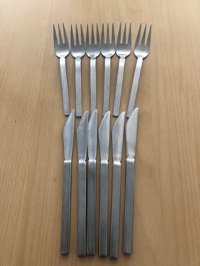 6 petites fourchettes et 6 petits couteaux, Enlèvement, Utilisé
