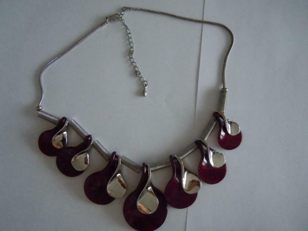 Zilverkleurige ketting halssnoer met aubergine versiering, Overige materialen, Verstelbaar, Ophalen of Verzenden, Zo goed als nieuw