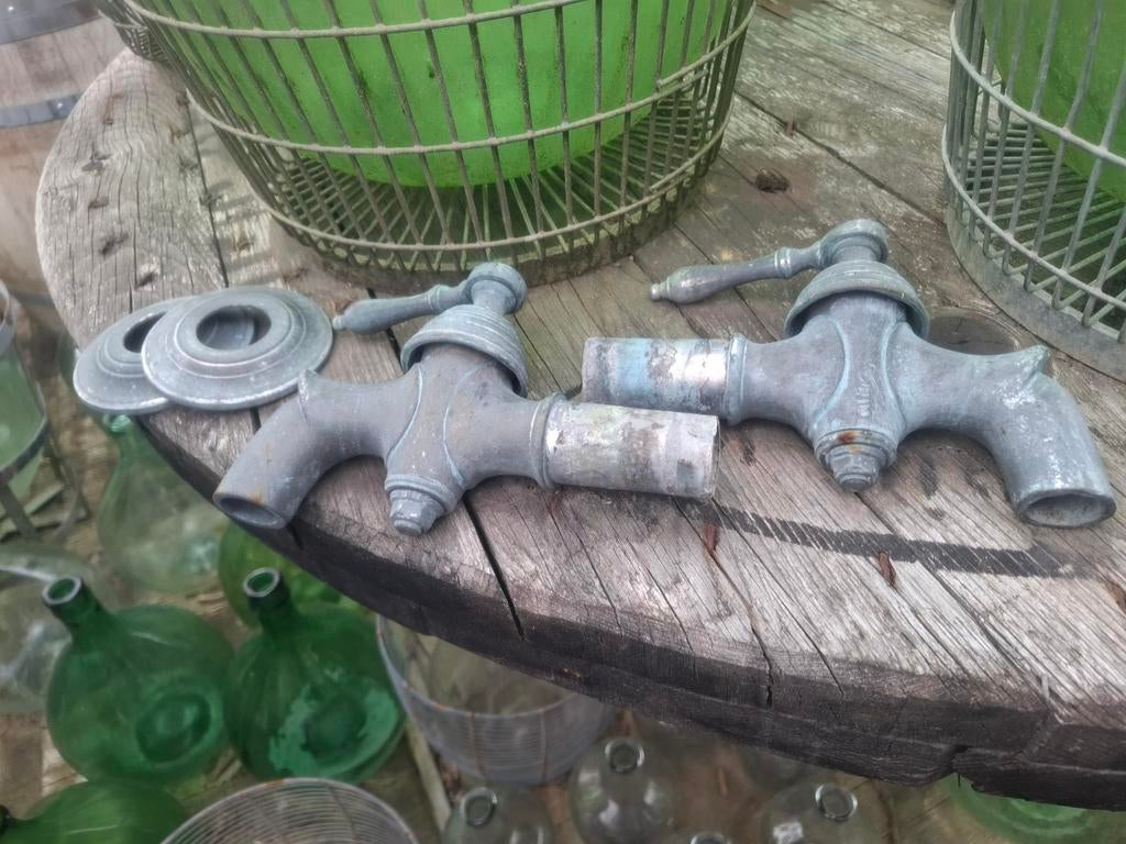 2 lourds robinets d'extérieur anciens ! Complet et fonctionn, Enlèvement