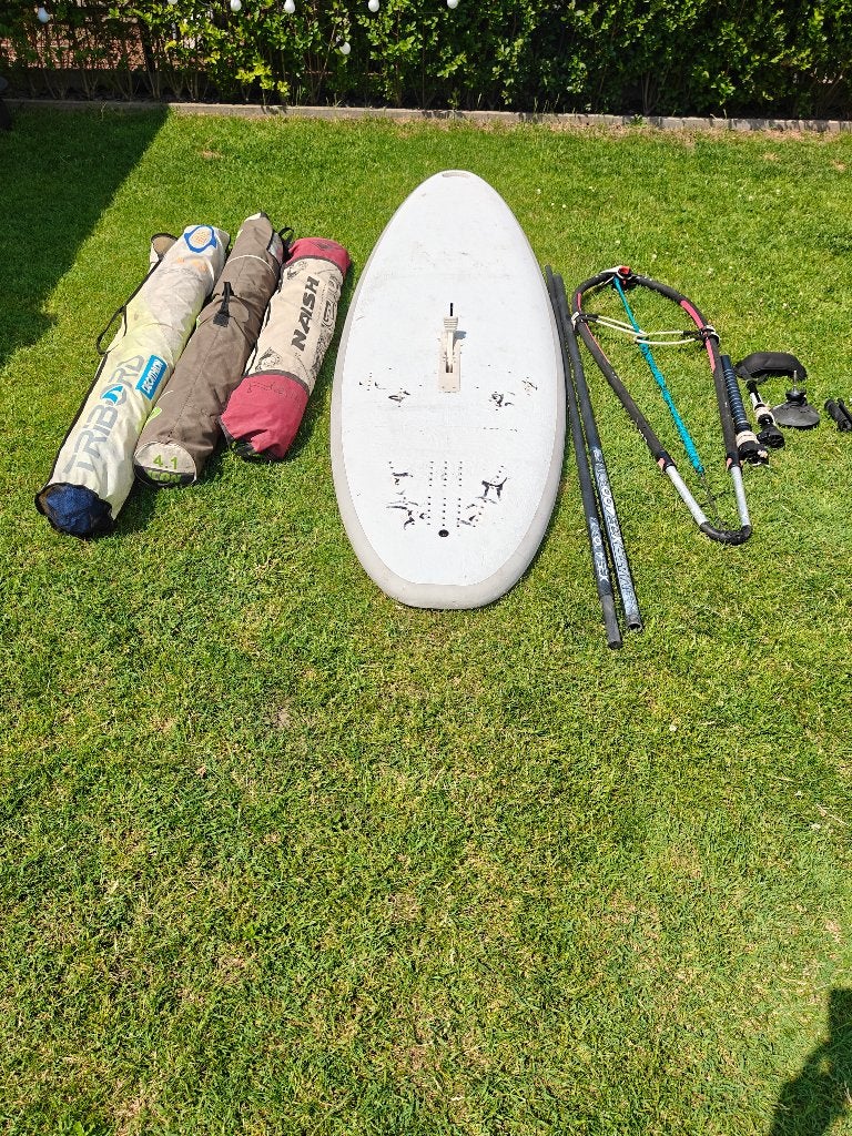 Beginnersset 160 liter compleet met 3 zeilen, Avec rallonge de mât, 3.5 à 5 m², Enlèvement, Utilisé