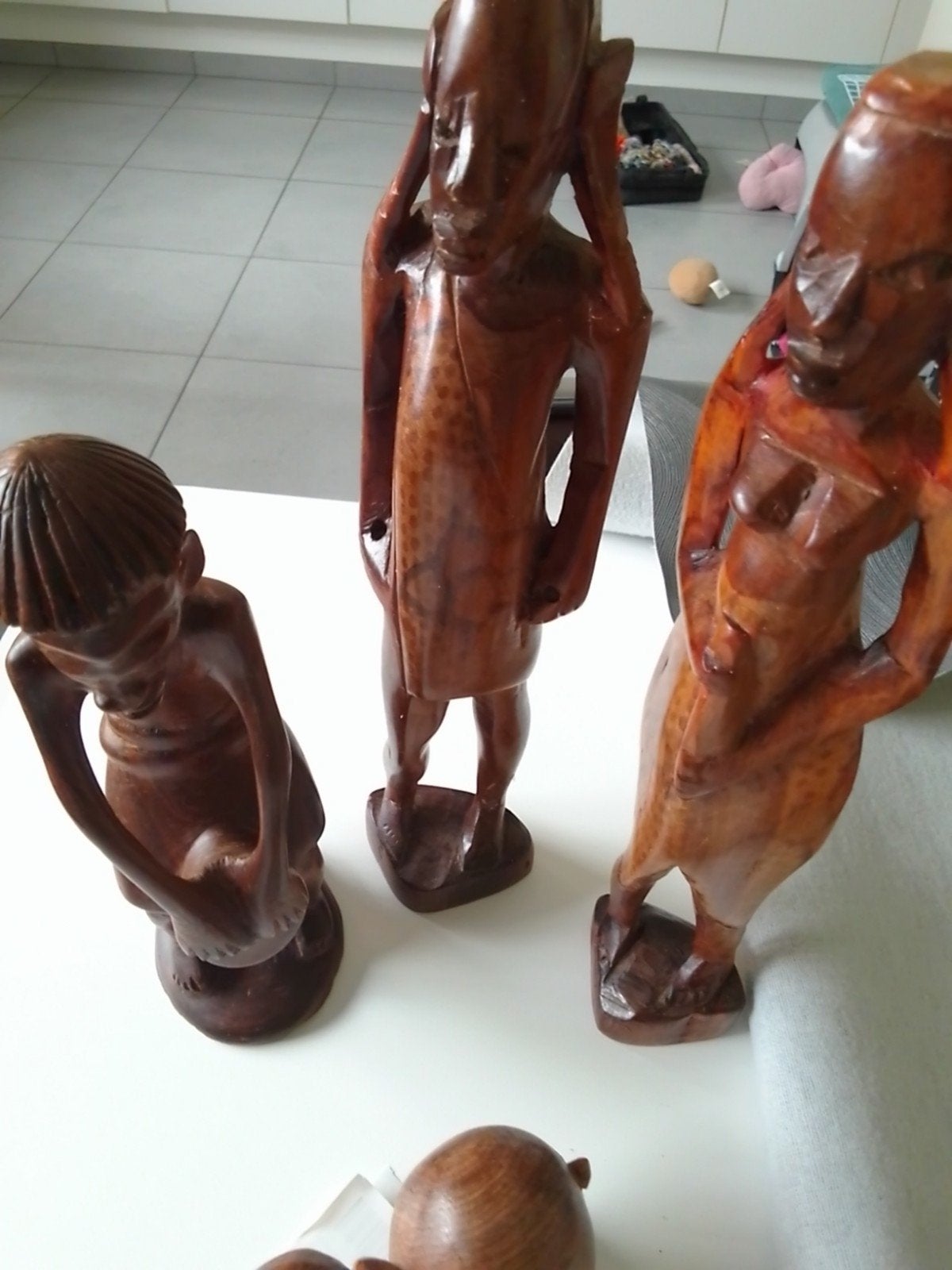 Set van 4 mooie afrikaanse beeldjes mooi snijwerk in exotisc, Antiek en Kunst, Ophalen, Hout
