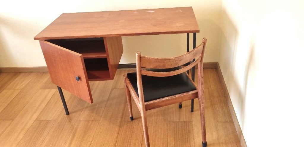 Schoolbureau van de jaren 60., Bureau d'écolier, Bois, Espace de rangement, Enlèvement