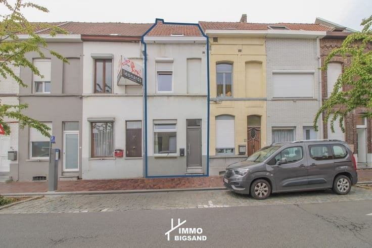 Volledige Gerenoveerde huis Kortrijk ideale investering, Tot 200 m², 3 kamers, Tussenwoning, Provincie West-Vlaanderen