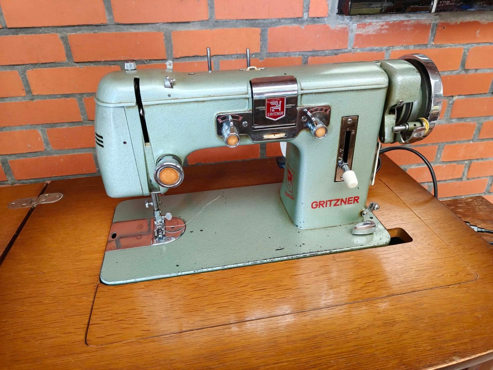 Gritzner naaimachine met opbergkast, Ophalen