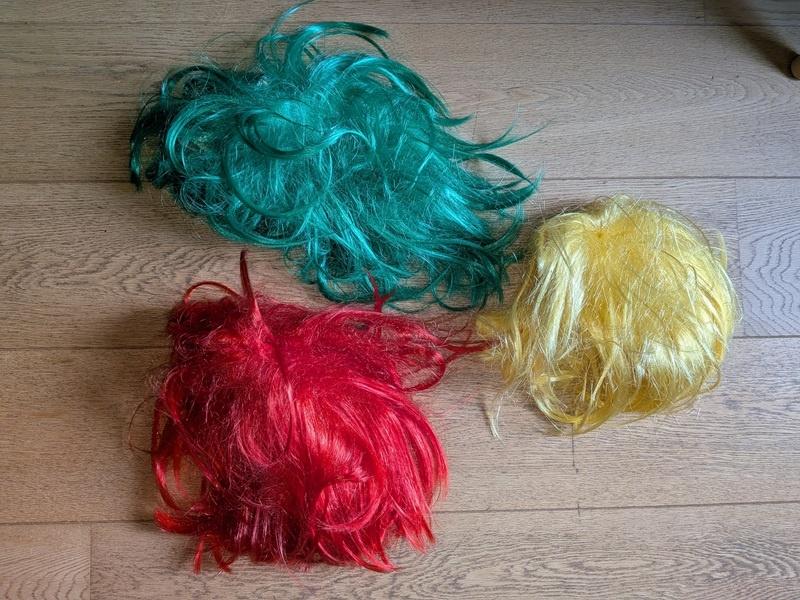 déguisement / accessoires - perruques colorées, Enlèvement, Utilisé
