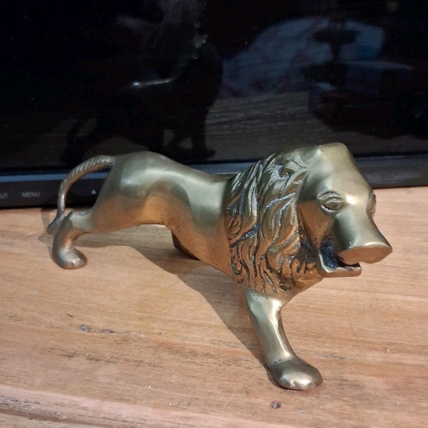 Lion doré en laiton, Antiquités & Art, Antiquités | Bronze & Cuivre, Enlèvement ou Envoi