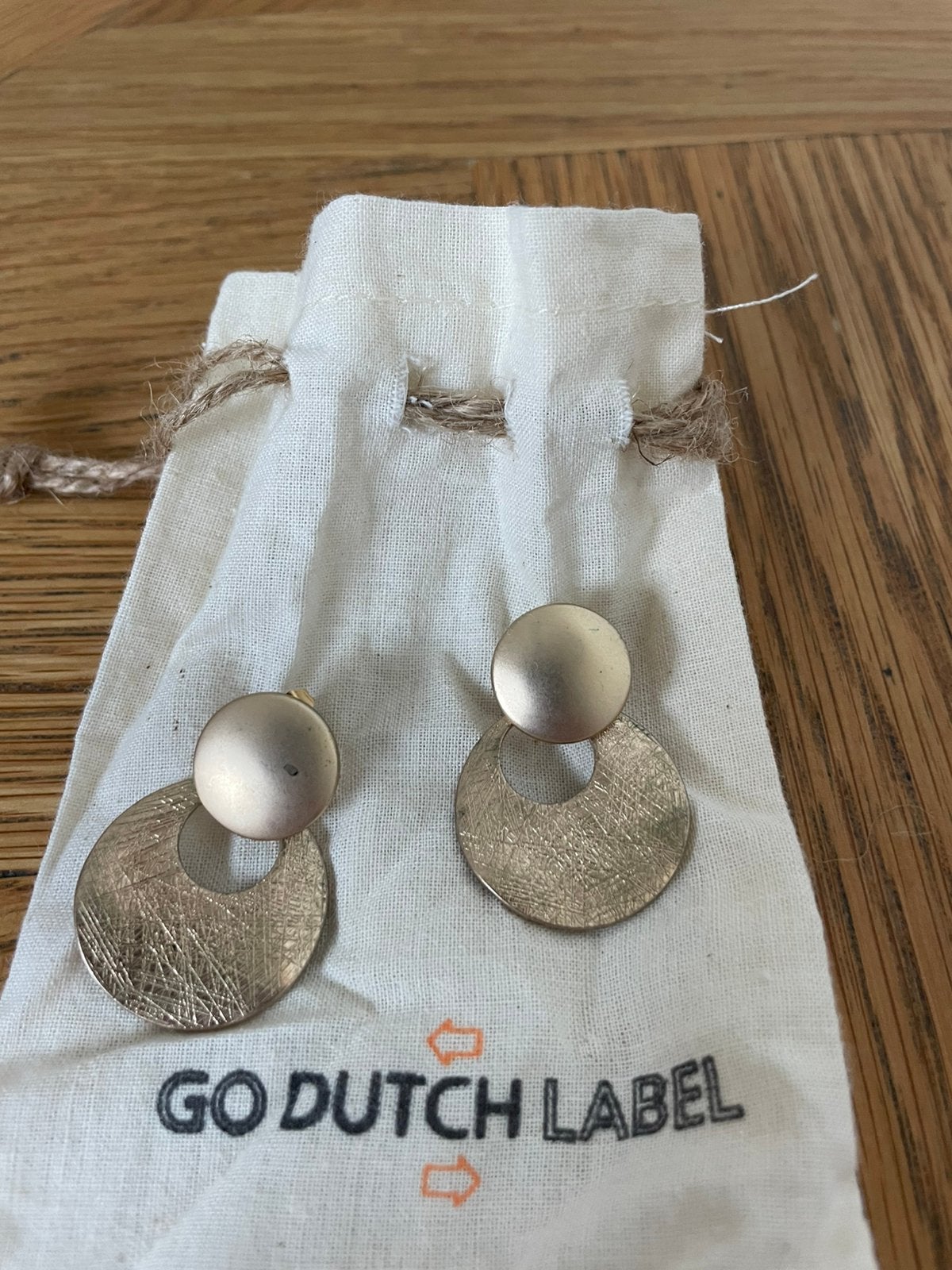 Go Dutch label oorbellen, Overige materialen, Hangers, Ophalen of Verzenden, Zo goed als nieuw