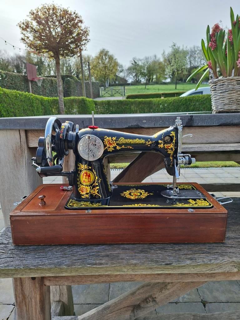 Lewenstein vintage naaimachine, Ophalen
