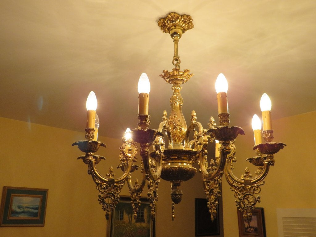 Goudkleurige kroonluchter, Ophalen