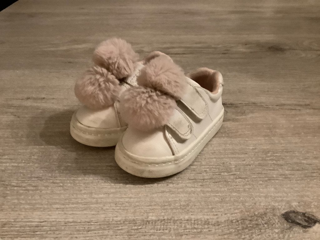 Baby sportschoentjes met pomponnen (Maat 18), Meisje, H&M, Ophalen of Verzenden, Gebruikt