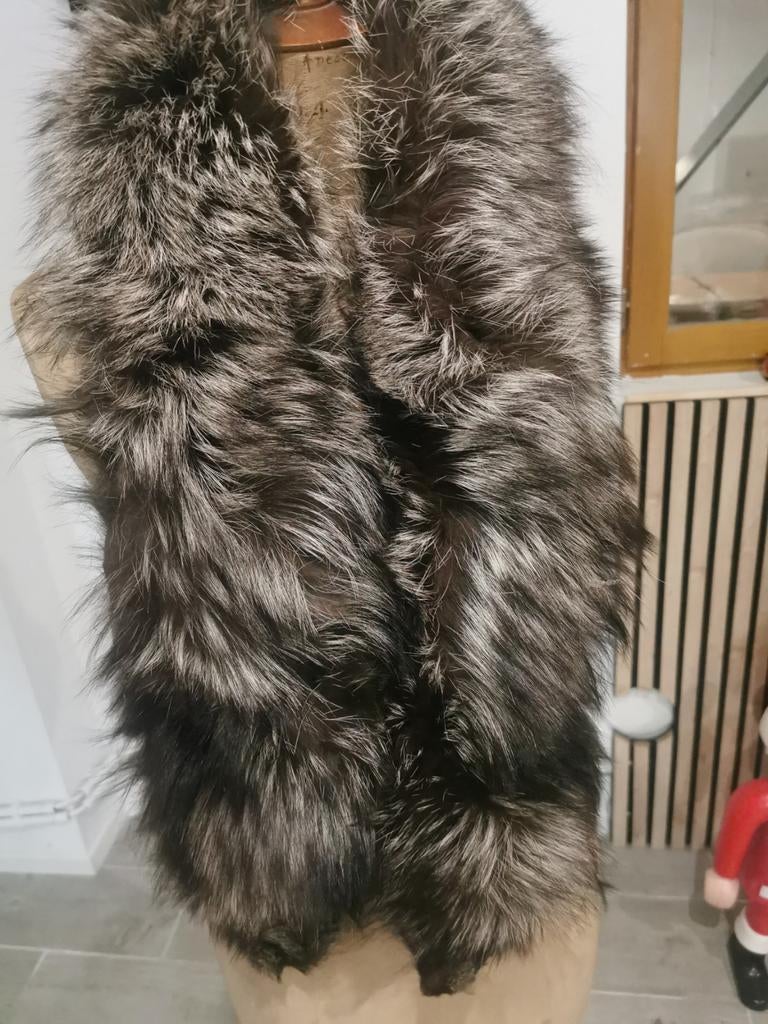 Grande étole vintage en fourrure véritable de renard argenté, Vêtements | Femmes, Bonnets, Écharpes & Gants, Enlèvement ou Envoi