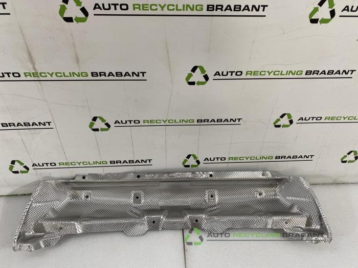 Bouclier thermique échappement d'un Landrover Evoque, -, 3 mois de garantie, Utilisé, -