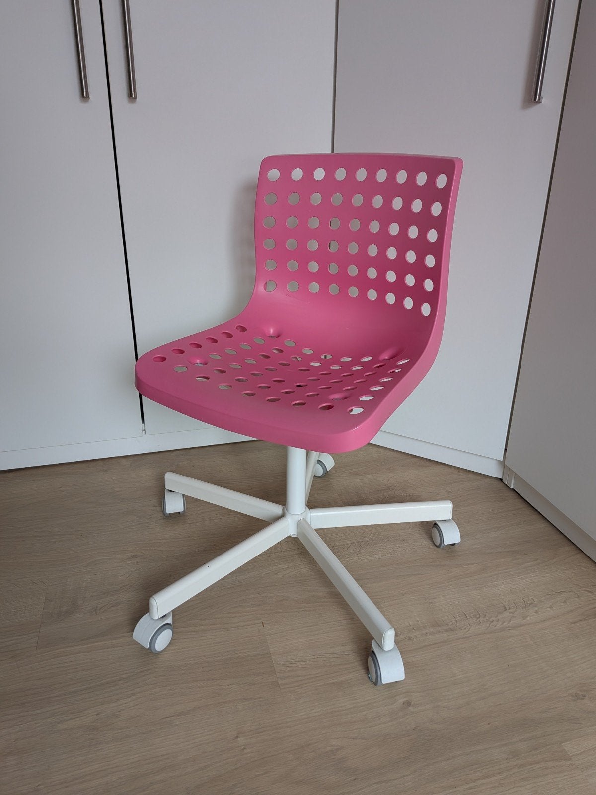 IKEA SKÅLBERG bureaustoel – Roze/Wit – Verstelbaar – Zeer go, Huis en Inrichting, Ophalen, Roze, Bureaustoel