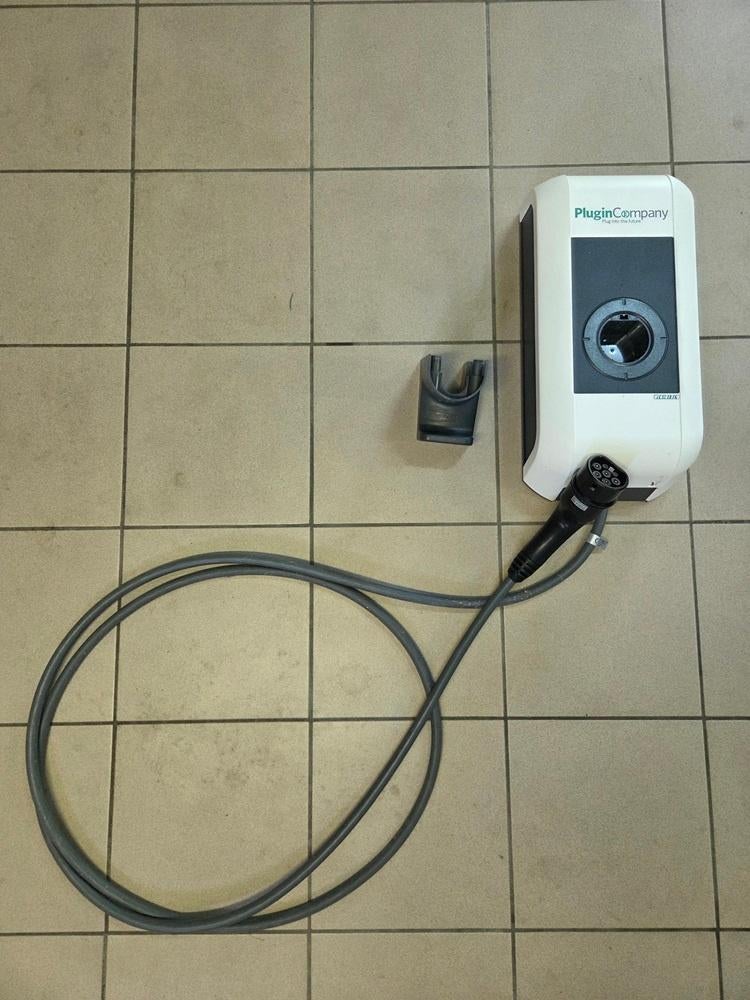Bonne affaire : borne de recharge (parfait état), Enlèvement ou Envoi, Utilisé, Borne de recharge et Câble de charge