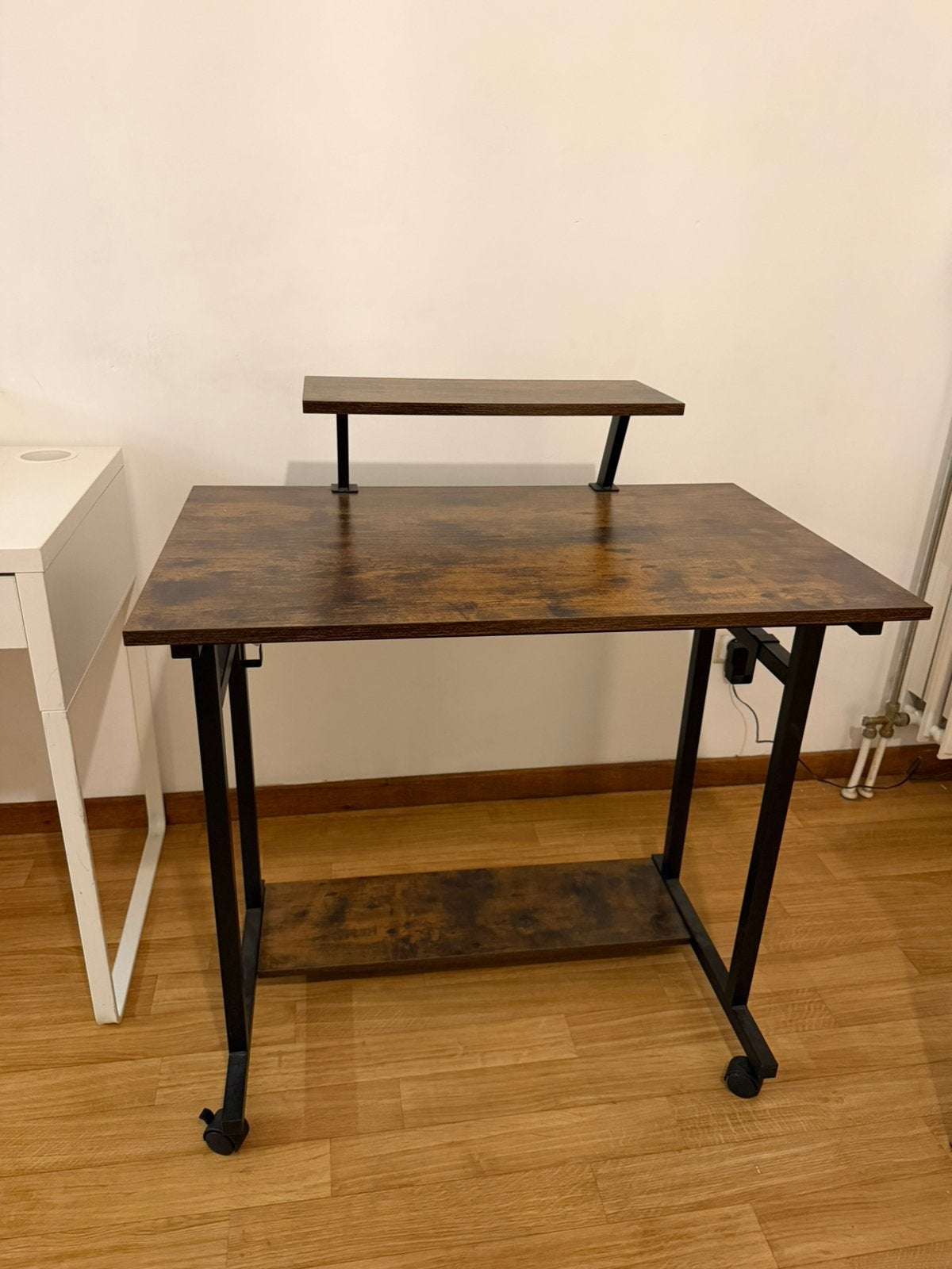 Computer Desk in an excellent condition for 10€ 80x75, Ophalen of Verzenden, Zo goed als nieuw