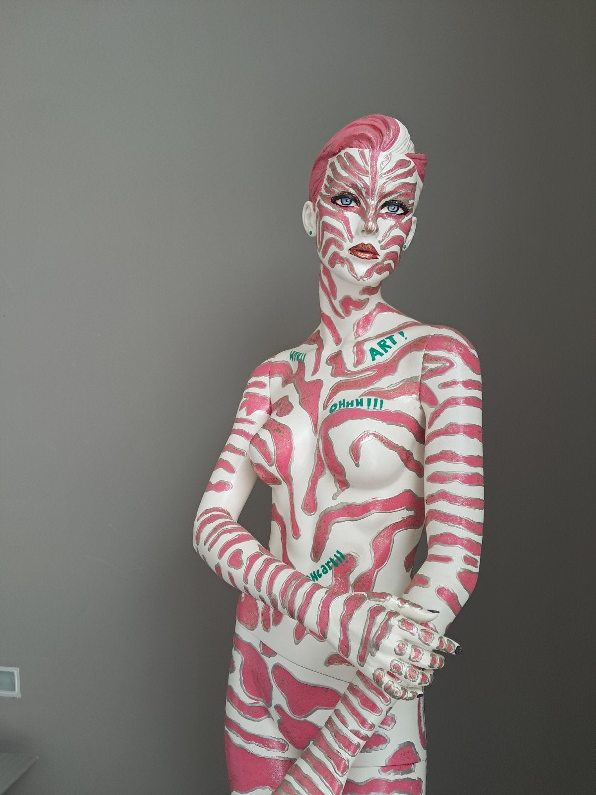 Uniek kunstobject – Handbeschilderde etalagepop "Pink Zebra", Antiek en Kunst, Ophalen