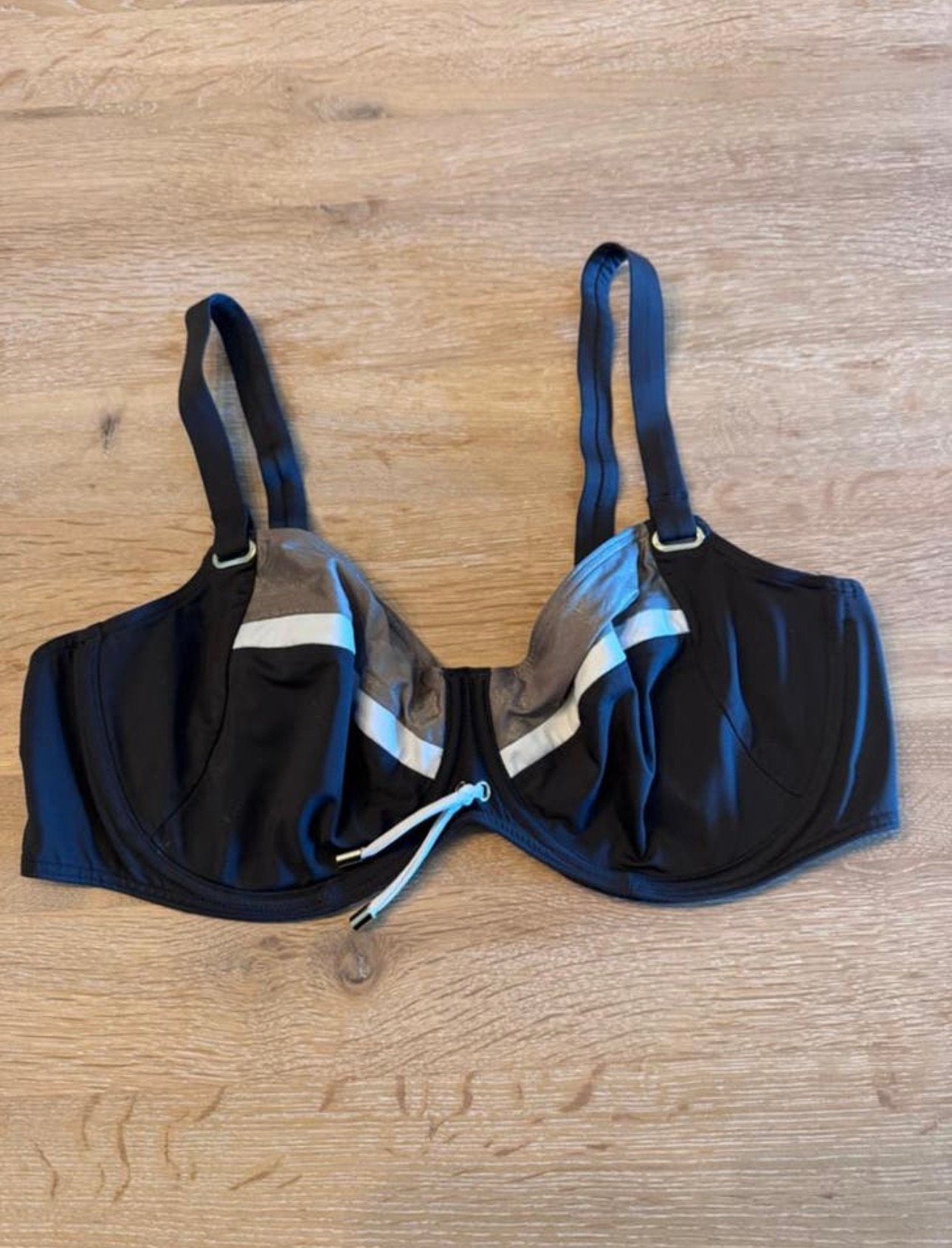 Bikinitop Prima Donna verstelbaar met beugels 90D nieuwstaat, Vêtements | Femmes, Vêtements de Bain & Maillots de Bain, Enlèvement