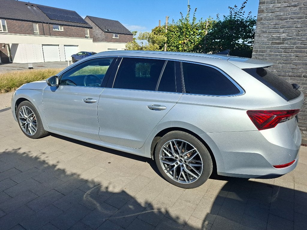 Skoda octavia, Autos, Argent ou Gris, Carnet d'entretien, Noir, 5 portes
