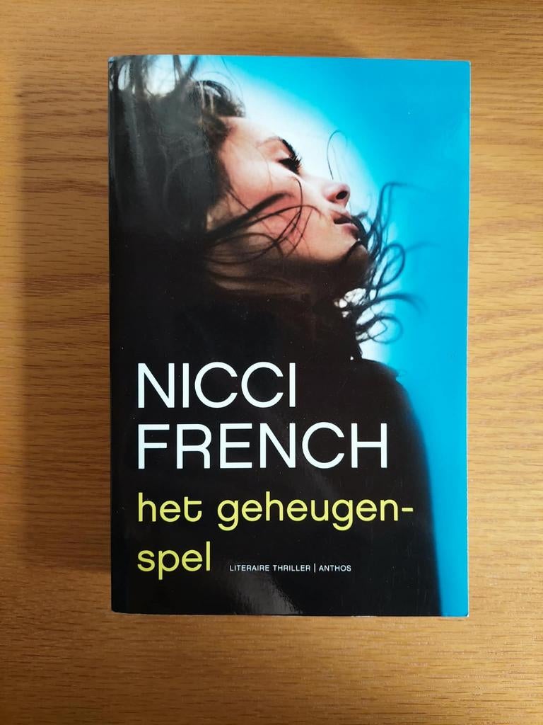 Het geheugenspel - Nicci French, Ophalen