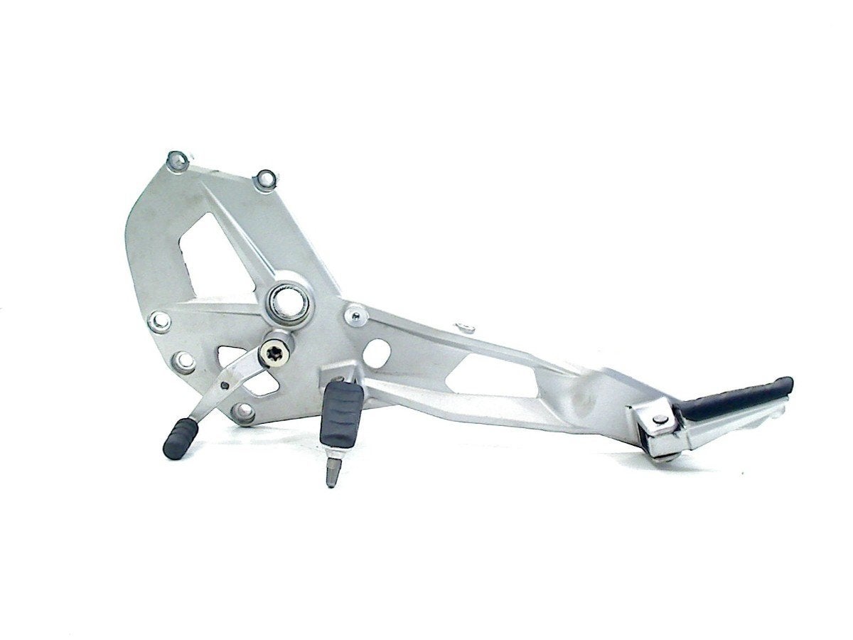 REPOSE PIEDS AVANT GAUCHE BMW F 900 R 2018-2022 (F900R K83), Dhr. S. di Majo, Utilisé, Info@cama-motorparts.nl, P.J. Troelstraweg 8 8
3144 CX  MAASSLUIS, NL