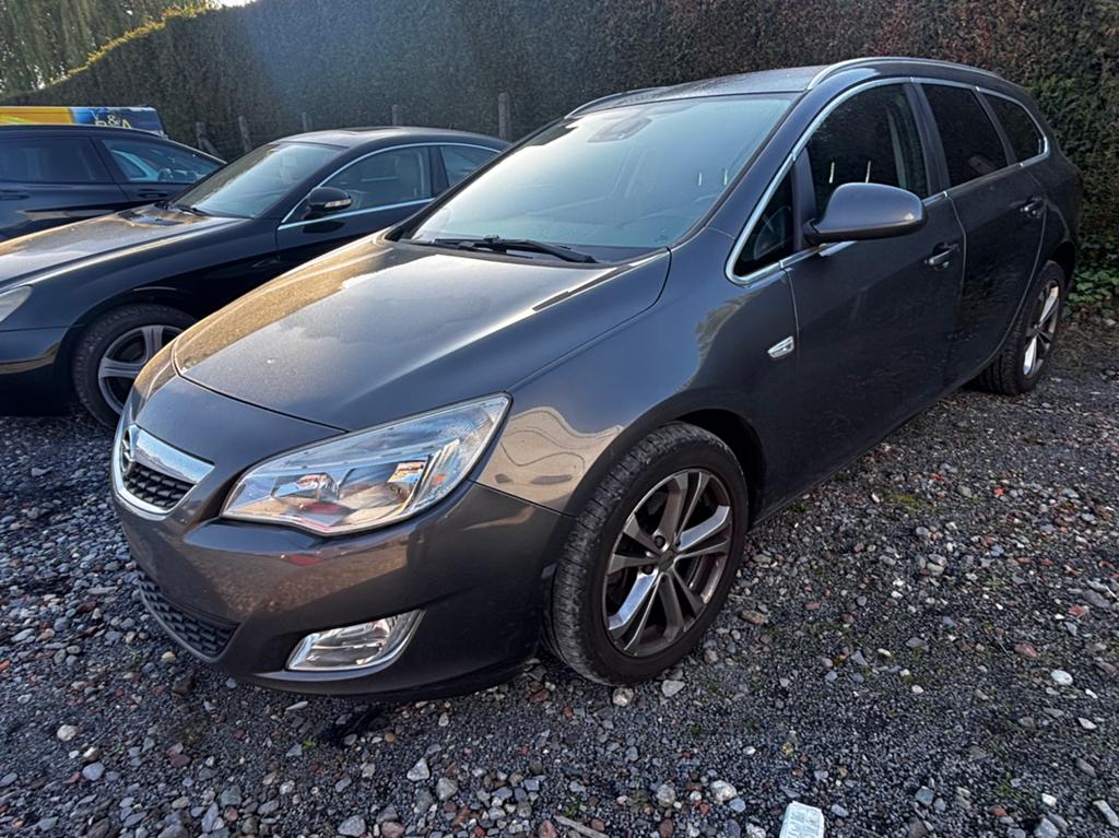 Opel astra j 1.7 cdti/navi/euro5, Auto's, Voorwielaandrijving, Euro 5, Stof, Zwart