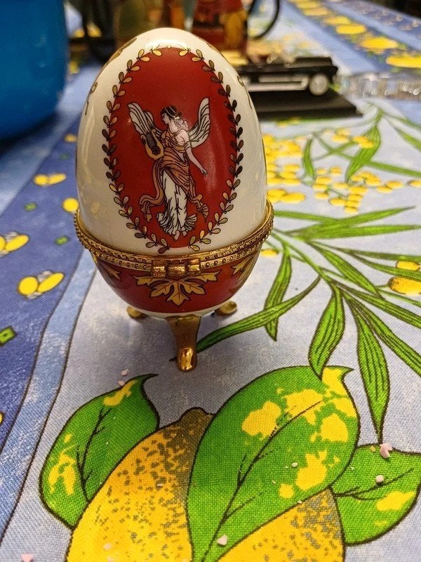 Boîte à bijoux œuf en porcelaine style Fabergé / Empire, Antiquités & Art, Envoi