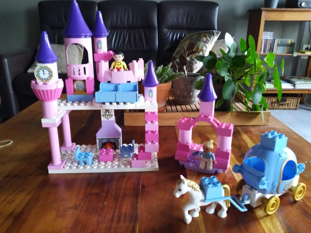 2 DUPLO sets - koets en kasteel van Assepoester, Kinderen en Baby's, Speelgoed | Duplo en Lego, Zo goed als nieuw, Duplo, Complete set