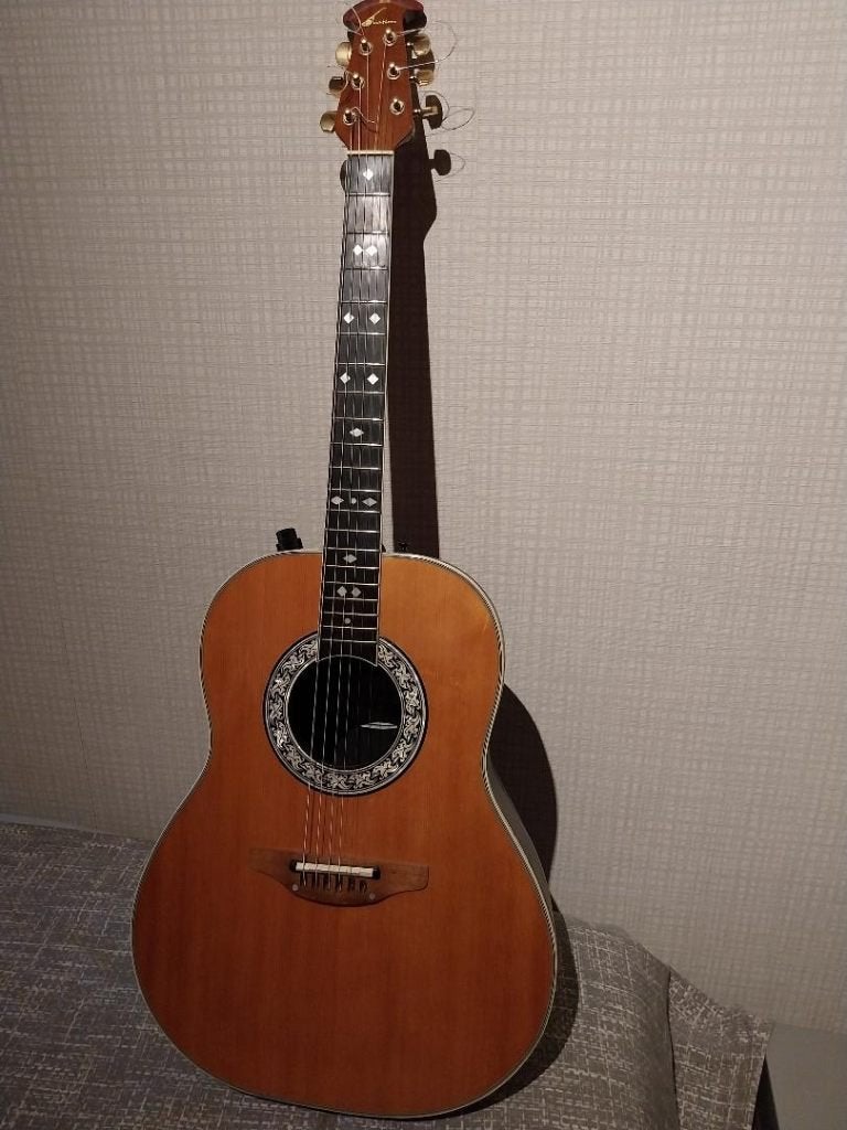 1978 Ovation USA  Legend 1617 avec étui, Musique & Instruments, Enlèvement ou Envoi, Utilisé, Guitare Western ou Guitare Folk