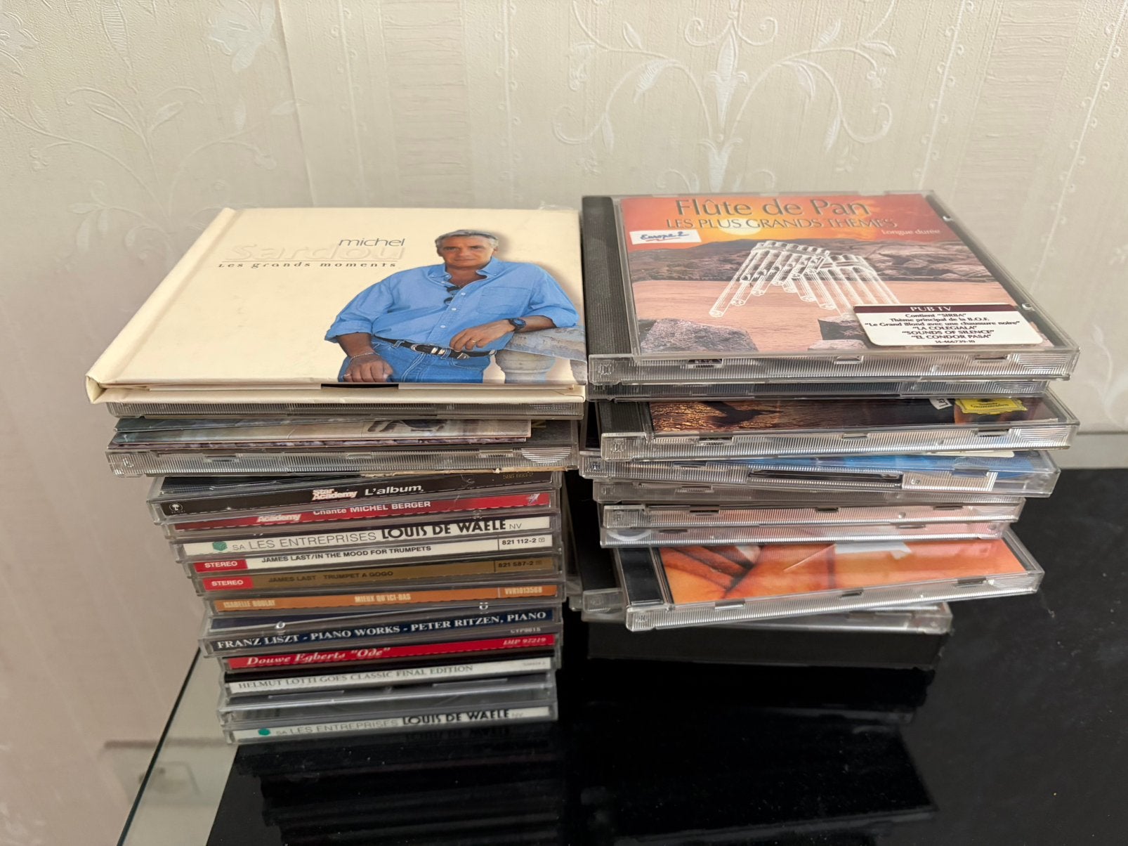 Lot d’une trentaine de CDs, CD & DVD, DVD | Autres DVD, Enlèvement, Comme neuf