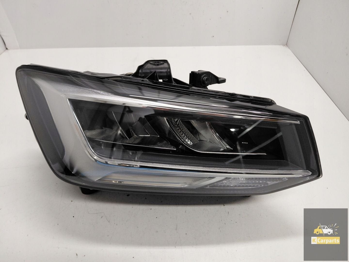 81A941012C Audi Q2 Lift LED rechterlamp Ideaal, Gebruikt, AUDI AG, Auto-Union-Strasse 1
85045  Ingolstadt, DE, Audi