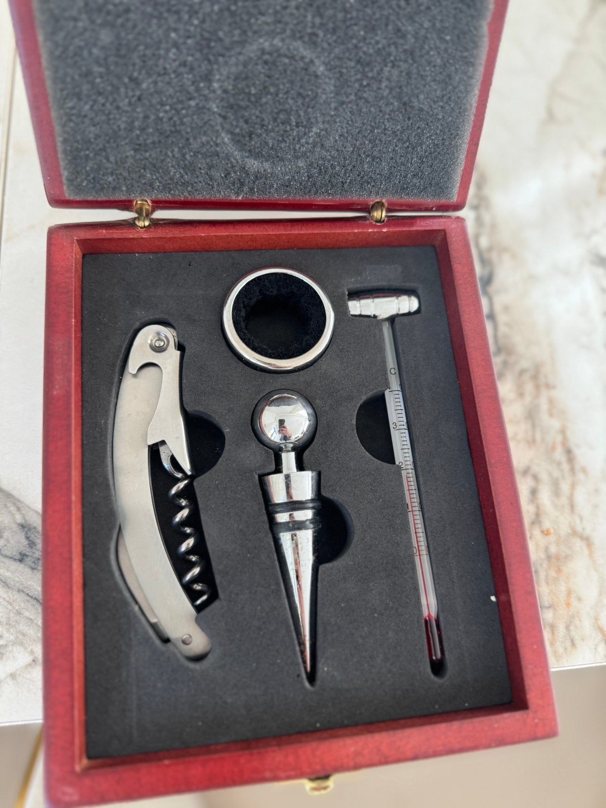 Coffret accessoire vin 4 pièces (boîte défectueuse), Collections, Enlèvement, Comme neuf