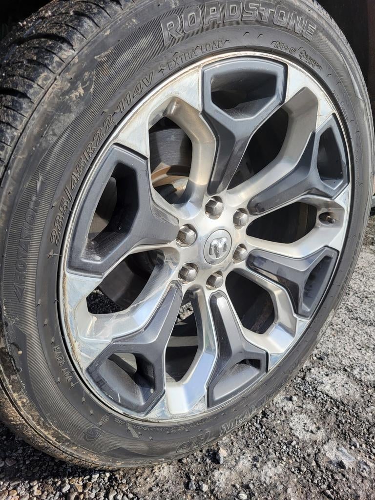 Jante Dodge Ram avec bon pneu, Dodge