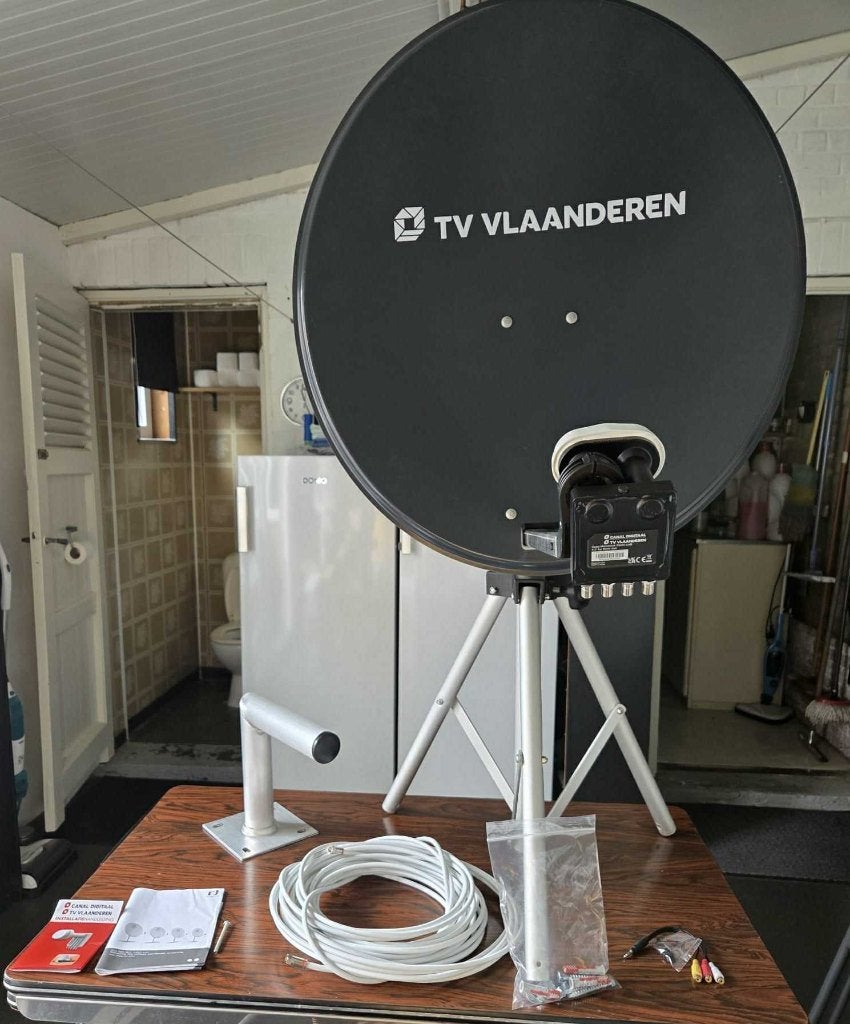Nieuwe TV Vlaanderen schotelantenne set + staander, TV, Hi-fi & Vidéo, Antennes paroboliques, Enlèvement, Neuf, Antenne (parabolique)
