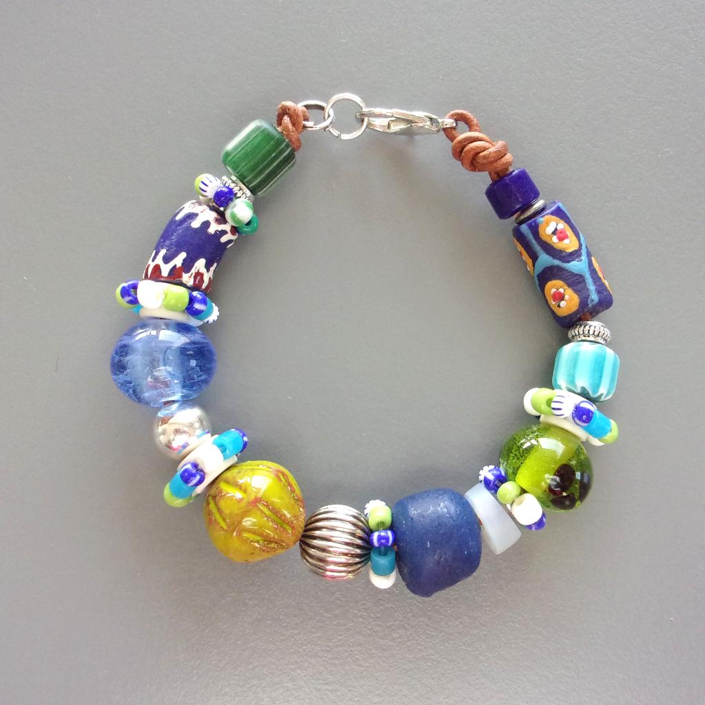 Bracelet homme ou femme sur cuir perles de troc anciennes, Neuf, Enlèvement ou Envoi, Avec bracelets à breloques ou perles, Cuir