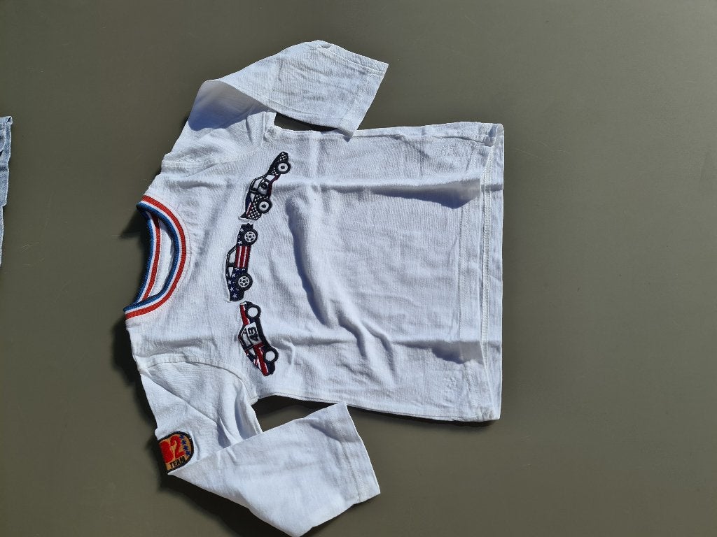 wit t-shirt, longsleef met auto, Next, 92, Kinderen en Baby's, Kinderkleding | Maat 92, Ophalen, Zo goed als nieuw