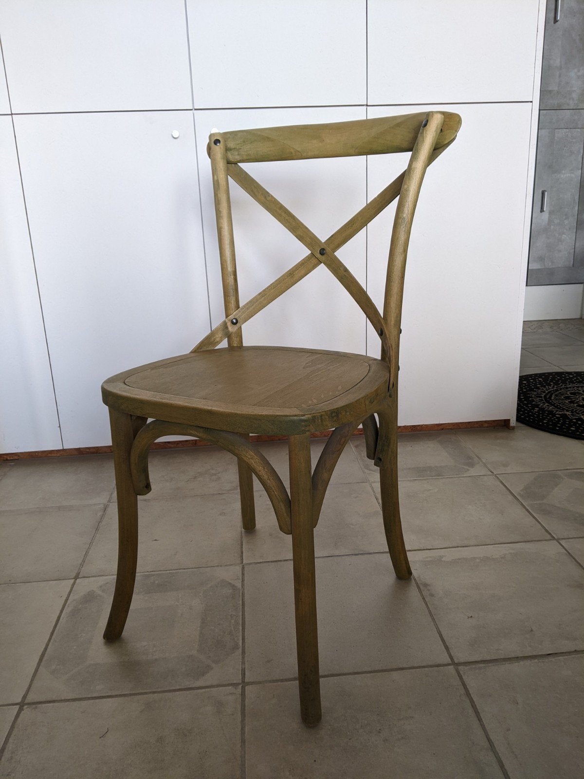 Twee stoelen in hout, Enlèvement, Deux