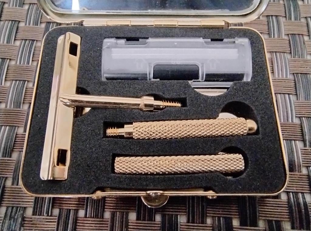 Verguld scheermesje in etui (nieuw), Ophalen of Verzenden, Nieuw, Overige typen