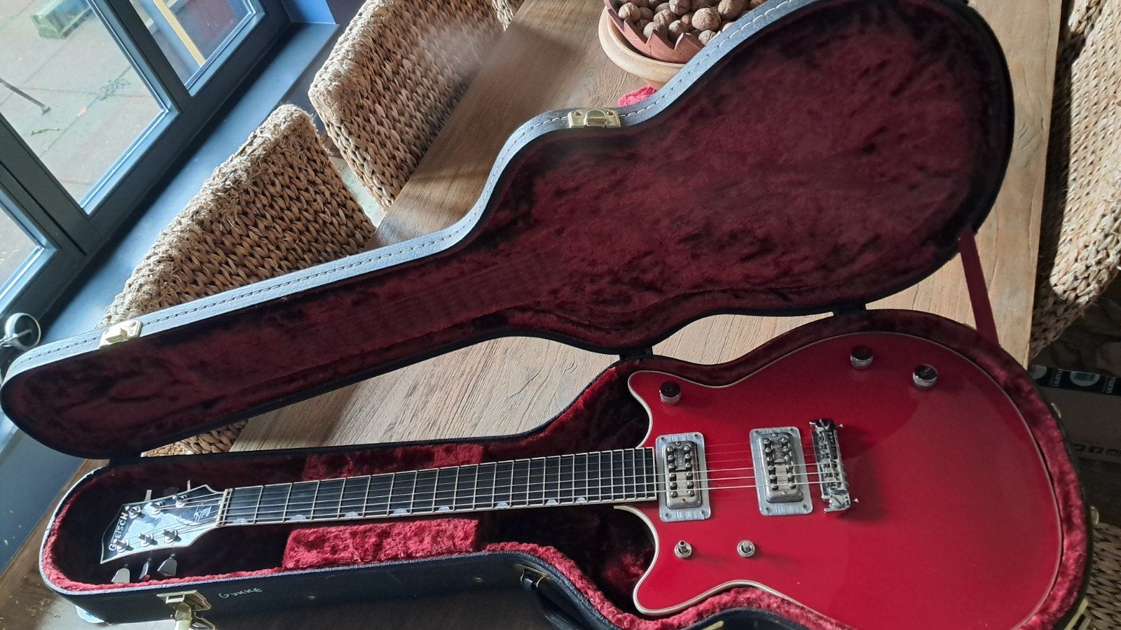 Gretsch G6131MY-II Malcolm Young Signature, Enlèvement