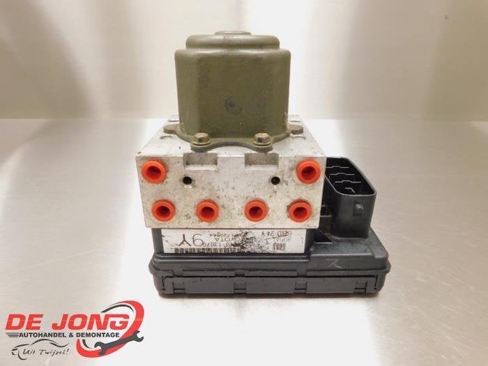 Pompe ABS d'un Toyota Corolla Verso, -, 3 mois de garantie, Toyota, Utilisé