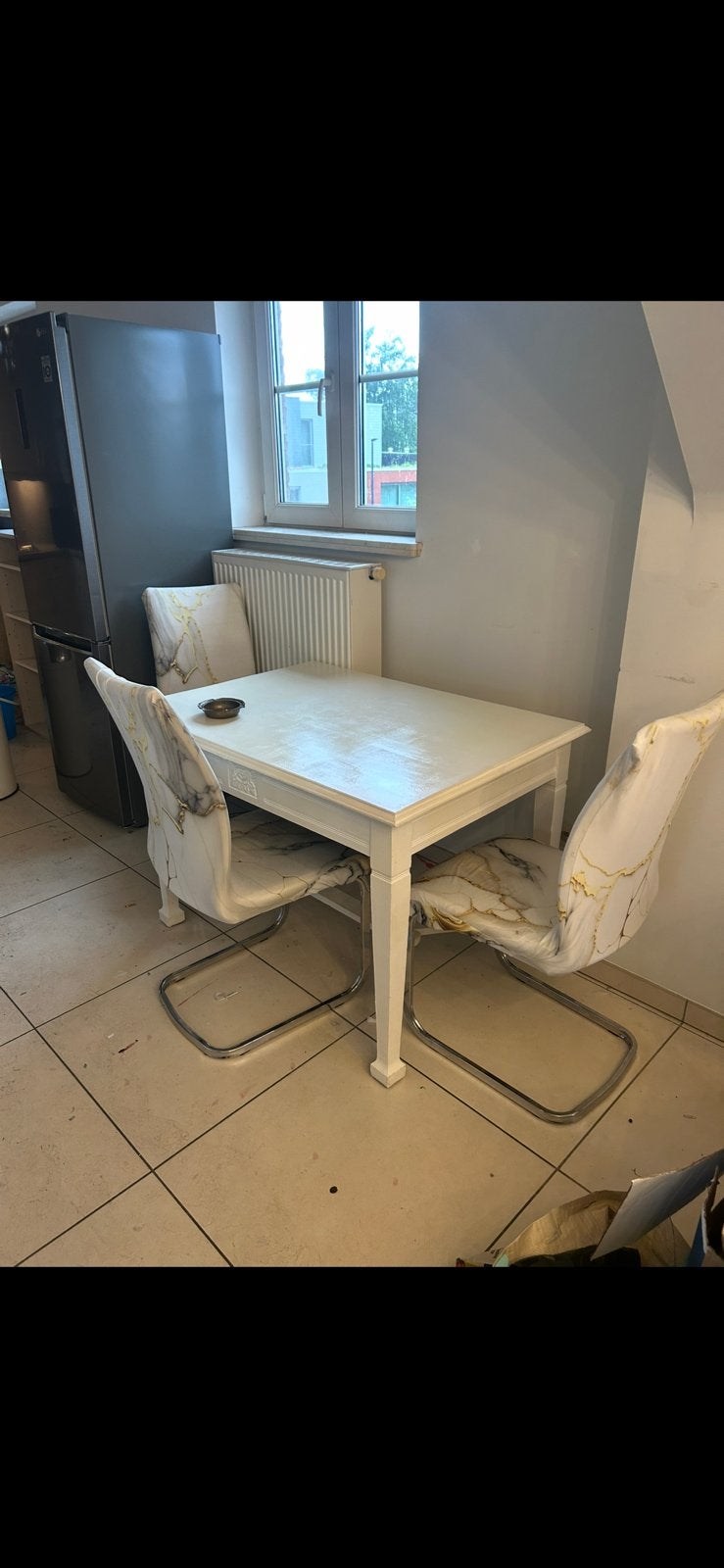 Tafel met 3 stoelen, Ophalen