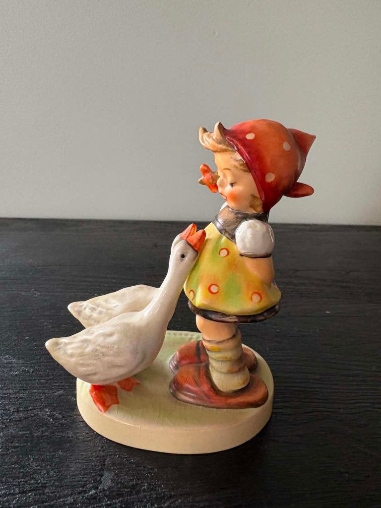 Hummel Goebel meisje met eendjes, Ophalen of Verzenden, Zo goed als nieuw, Hummel