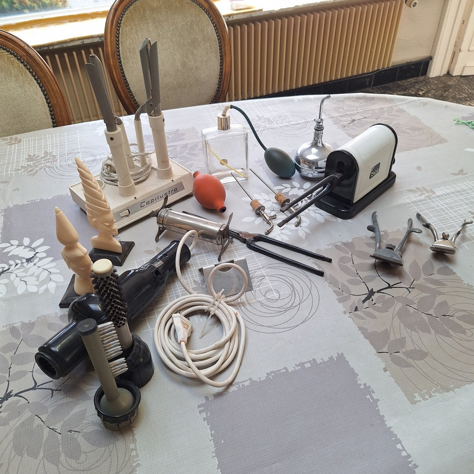 Verschillende oude Krultangen, Ophalen