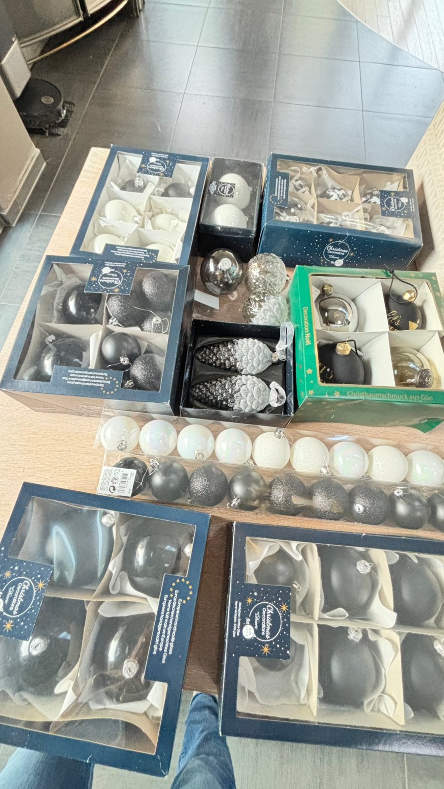 Kerstballen zwart wit + 240 (12m) lampjes, Diversen, Ophalen, Zo goed als nieuw