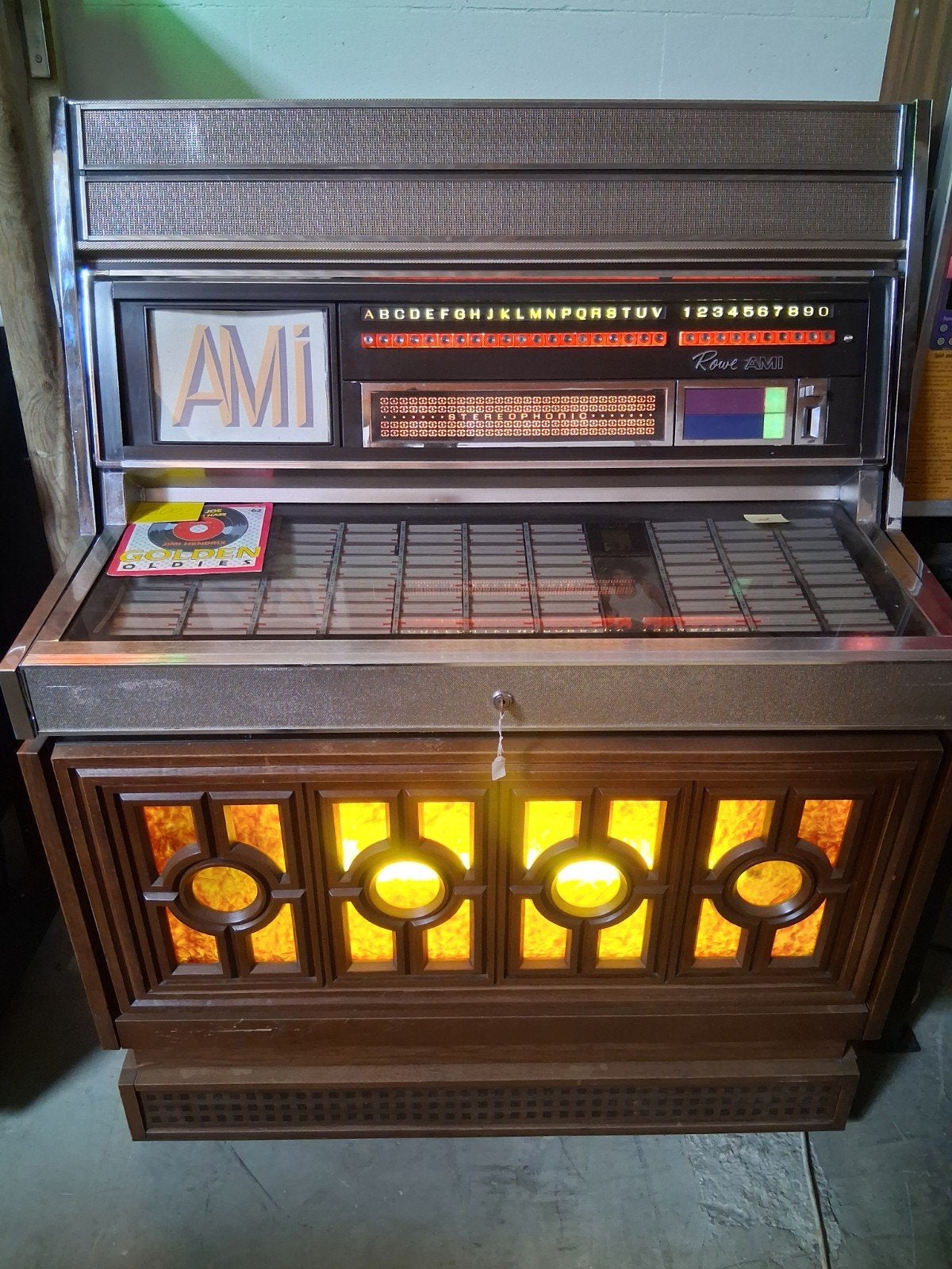 Ami jukebox, Collections, Enlèvement, Ami