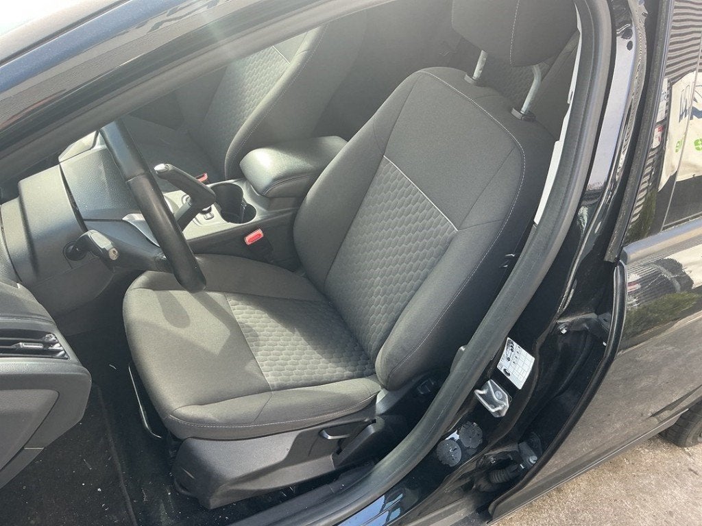 INTERIEUR COMPLET Ford Focus 3 Wagon (01-2010/02-2020), Henry-Ford-Straße  1
50735  Köln, DE, Ford-Werke GmbH, Kunden@ford.com